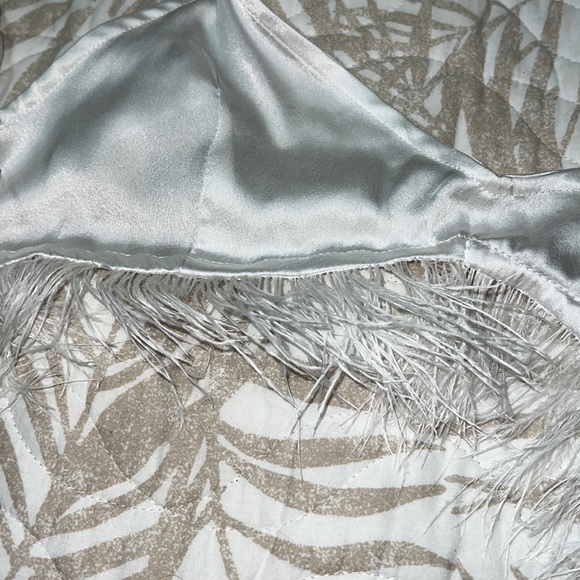 PrettyLittleThing Ivory Feather Trim Bralet - Picture 3 of 4